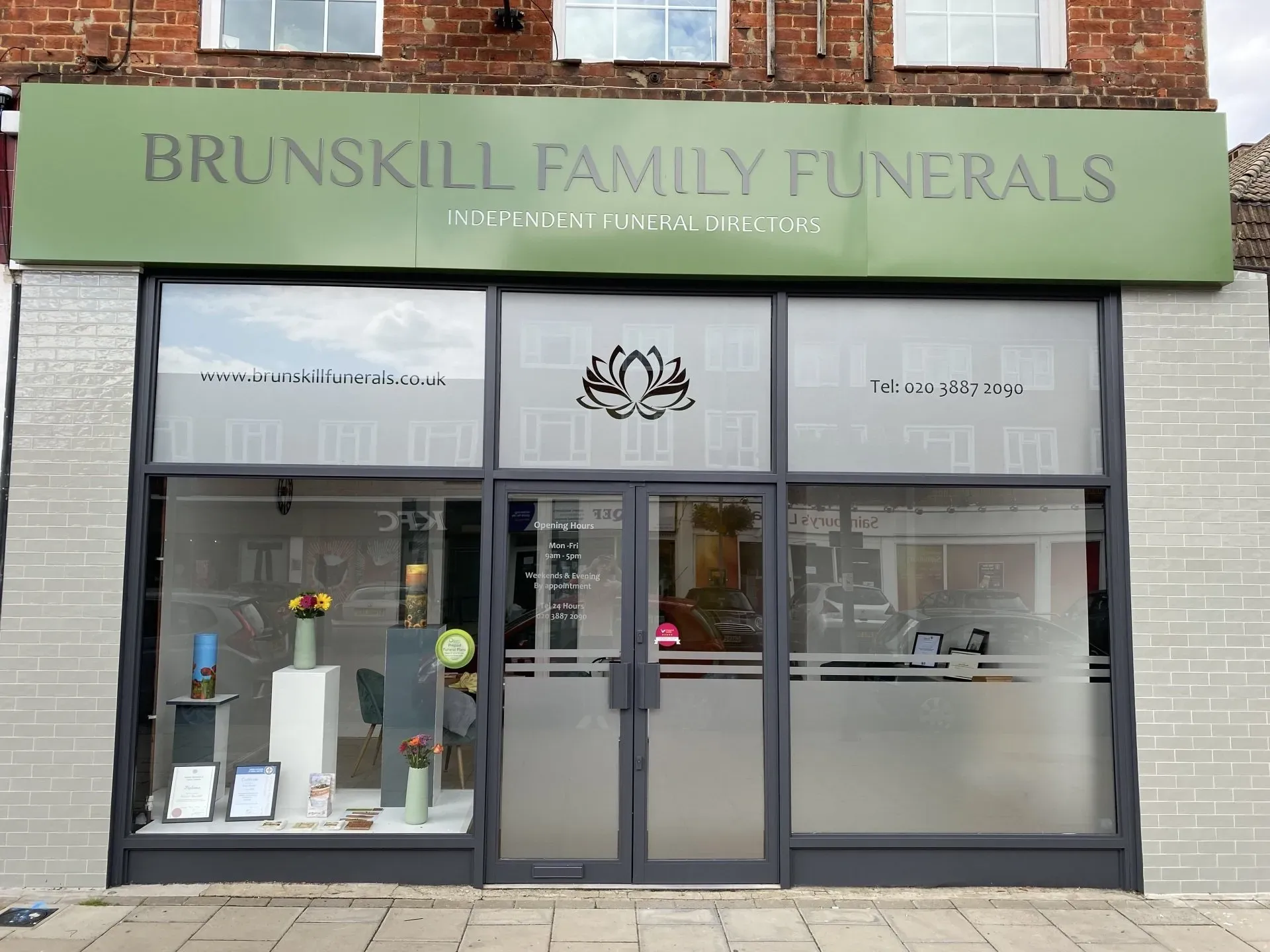 Funeral limousine for family mourners provided by Brunskill Family Funerals
